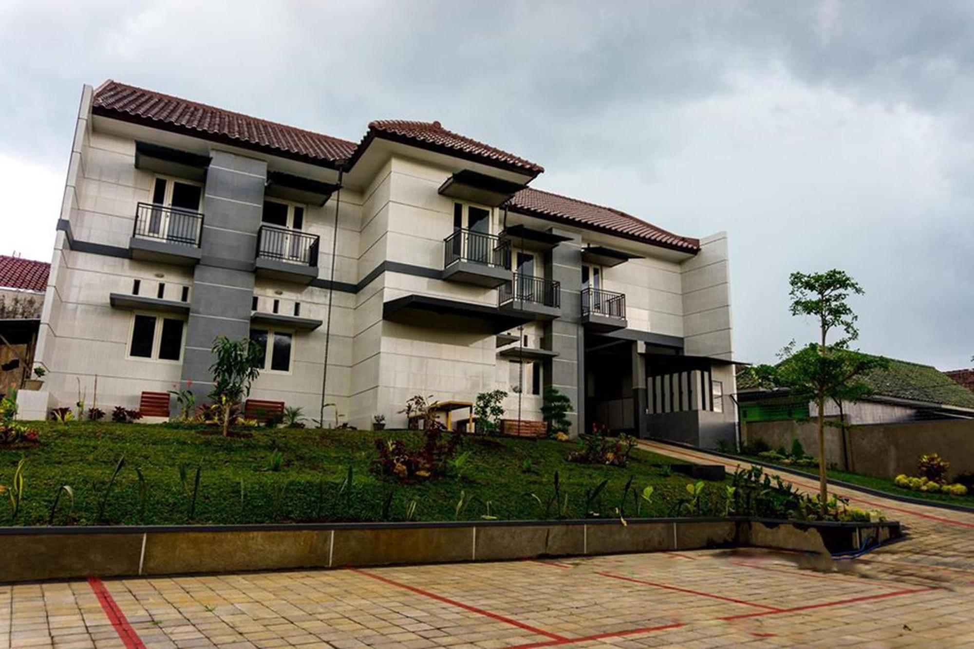 Hotel Oyo Life 2399 Gerbera House - Kos Putri Malang Exterior foto